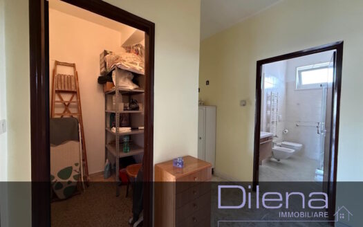 APPARTAMENTO 5 VANI ZONA VIA PARISI RIF. 466